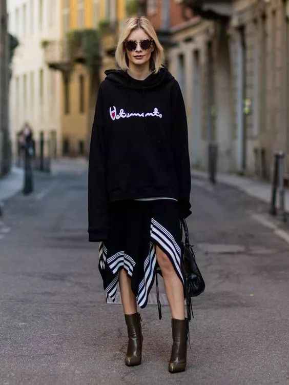 卫衣和鞋子搭对了才是真时髦 这几招让你从路人变焦点  第2张