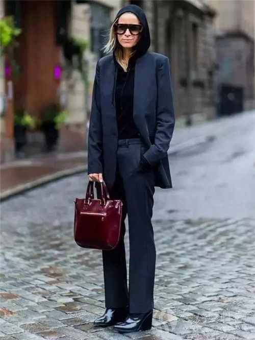 卫衣搭外套的万能公式 这样穿保暖又有型