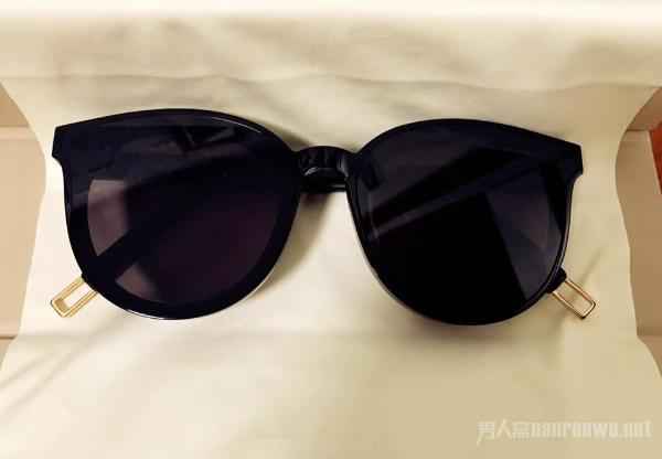 太阳镜牌子选购指南这些品牌让你眼前一亮