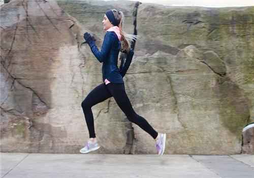 寒冬逆风奔跑 这份穿搭心法让你暖身不闷汗
