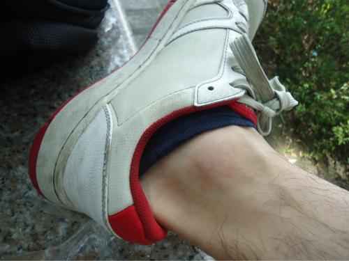 小白鞋袜子搭配全攻略 这样穿时髦不撞衫