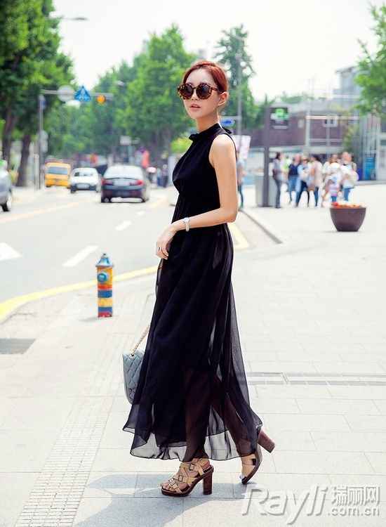 小黑裙的万能搭法 一件穿出七天不重样  第2张