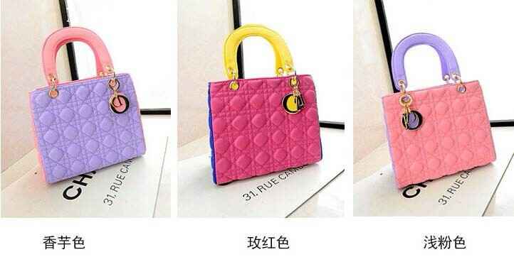 巴宝莉的起伏路：从风衣鼻祖到迷失街头，终回英伦本源