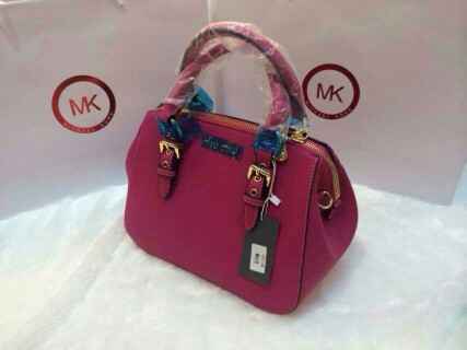 巴宝莉的起伏路：从风衣鼻祖到迷失街头，终回英伦本源  第2张