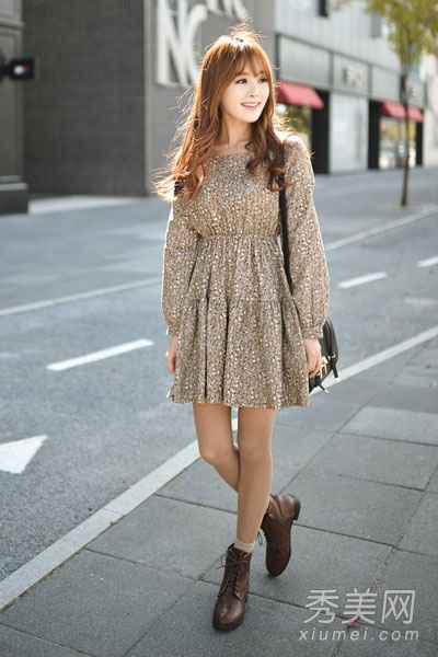 棕色裙子配鞋子指南 穿出你的风格与气质  第2张