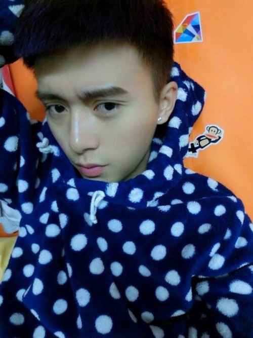 欧豪发型大揭秘 从寸头到酒红潮色的演变之路  第2张