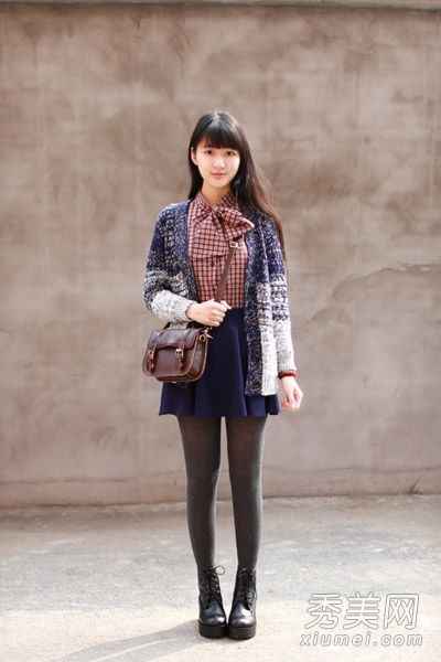 毛衣裙外套搭配指南 穿出冬日温暖与时尚