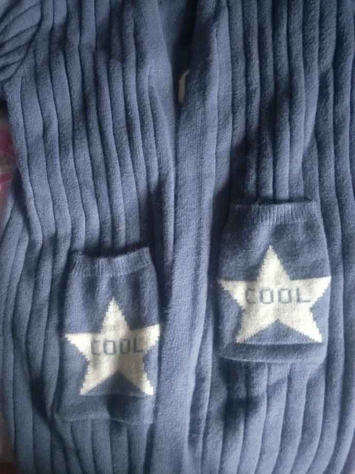 毛衣颜色挑花眼？这几个显白高级色闭眼入  第2张