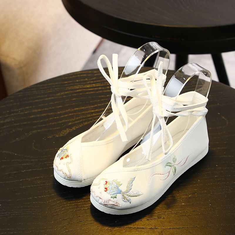 汉服鞋履搭配秘籍让你的造型更出彩 第2张 汉服鞋履搭配秘籍让你的造型更出彩 第2张