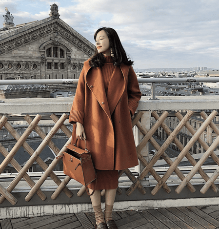 焦糖色裙子配上衣颜色搭配全攻略