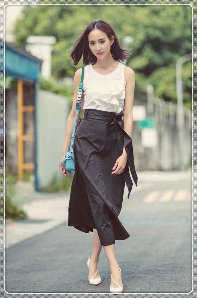 牛仔短裙鞋搭秘籍穿出你的风格