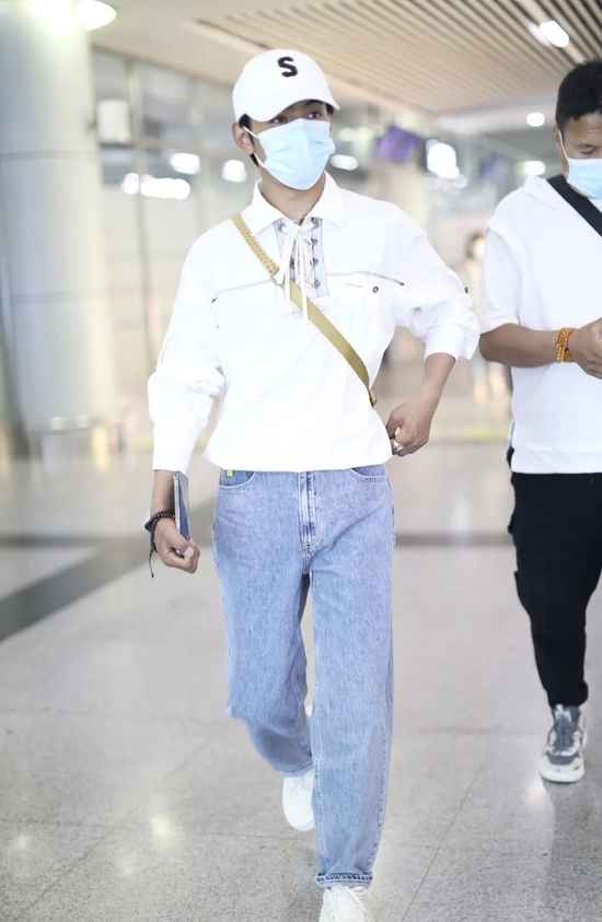 白衬衫加顶帽 造型立刻有腔调 第2张 白衬衫加顶帽 造型立刻有腔调 第2张