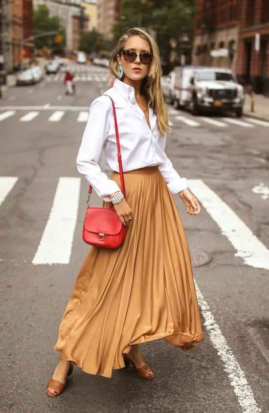 百褶裙搭配全攻略 穿出风格不重样