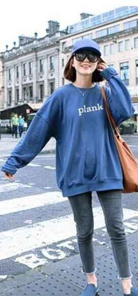 瞧好吧！米色卫衣这么搭裤子，谁穿谁好看