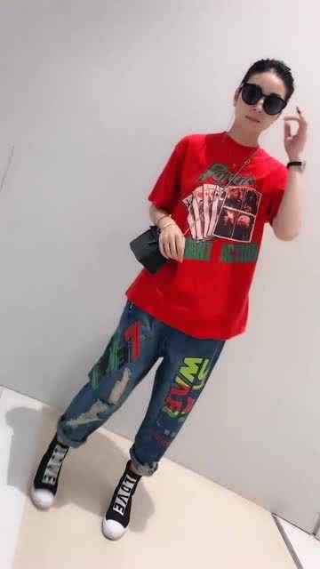 砖红色T恤搭配裤子全攻略 穿出高级感就这么简单  第2张