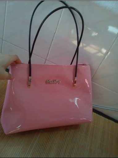 粉色包包搭配衣裳全攻略 让你成为街头最靓的妞  第2张