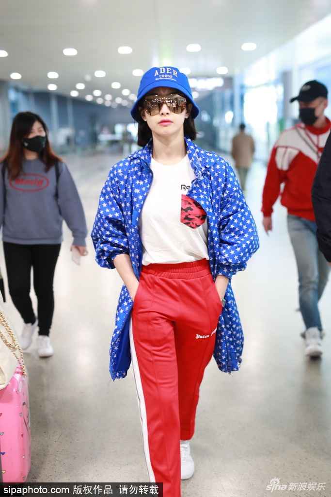 红上衣搭配全攻略 穿出你的独特风采