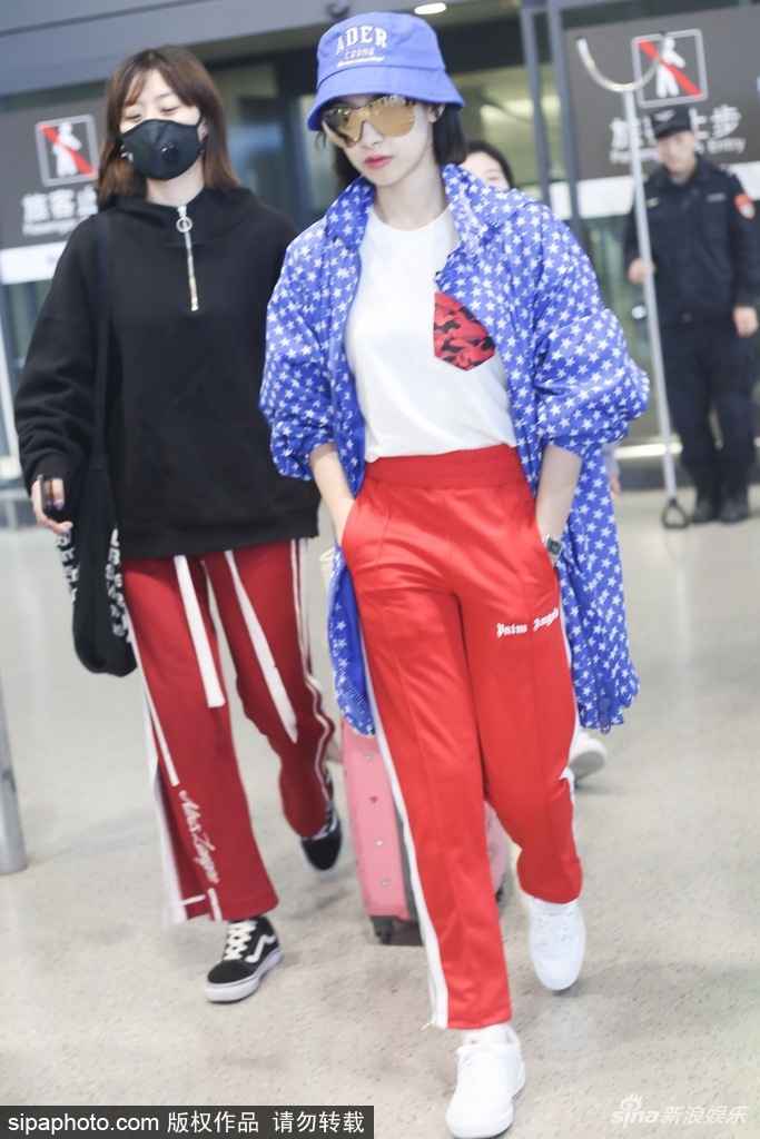 红上衣搭配全攻略 穿出你的独特风采  第2张