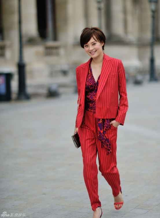 红色上衣搭配鞋子的万能指南